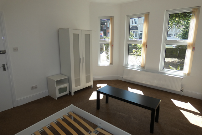 Room To Rent In York Road Woking Surrey Gu22 Zoopla