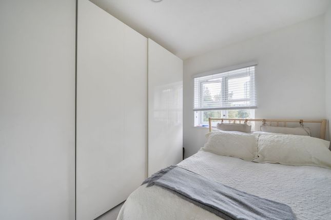 Flat 10, Winter Lodge, London photo 3