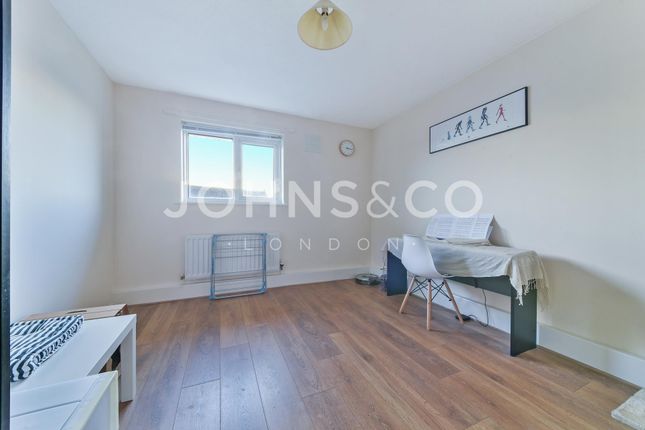 Flat 20 Royal Connaught Apartments 8, Connaught Road, London photo 2