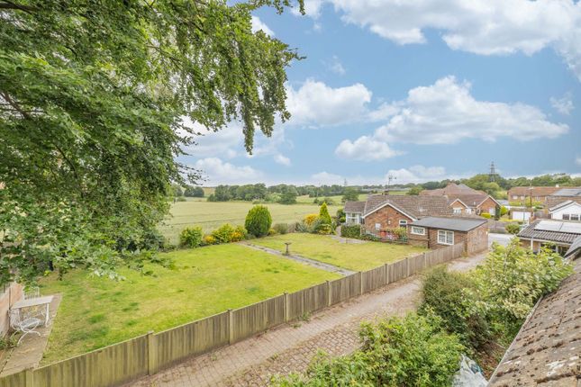 8, Barrow Hill Rise, Ashford photo 4