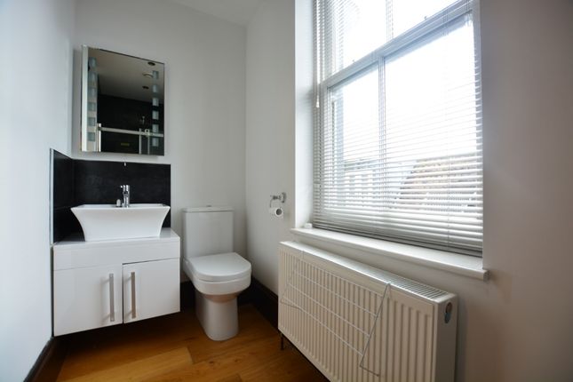Flat to rent in Clarence Square, City Centre, Brighton