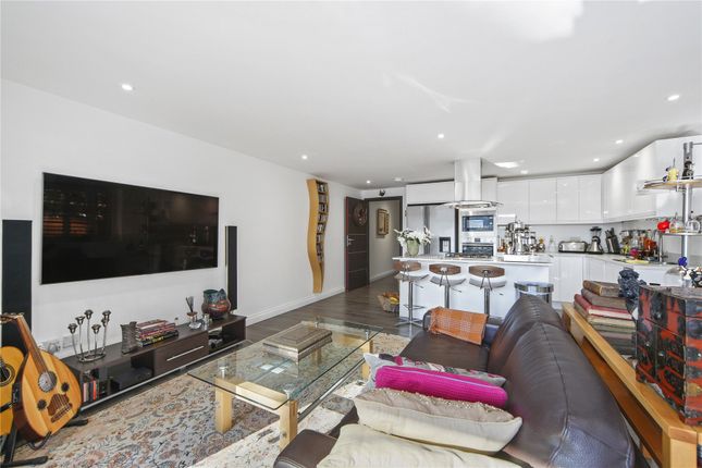 Flat 3 Neilson Rise, 32, London Street, Chertsey photo 3