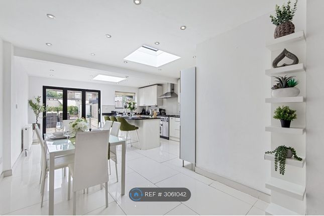 Auckland Road, Ilford photo 5
