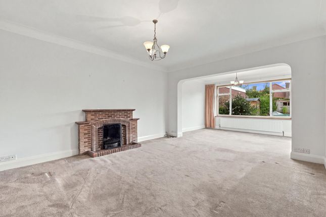 70 Pettits Lane, Romford photo 4