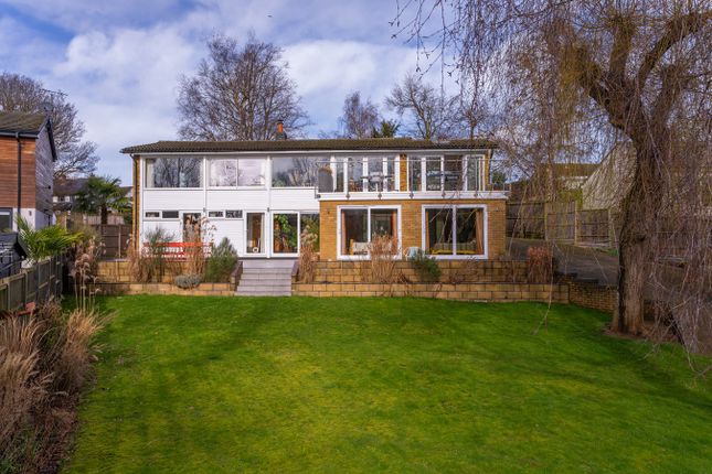 Detached house for sale in Dale Close, Hitchin