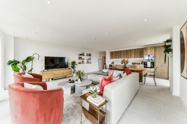 Thumbnail Flat for sale in The Georgette North, Silk District, London