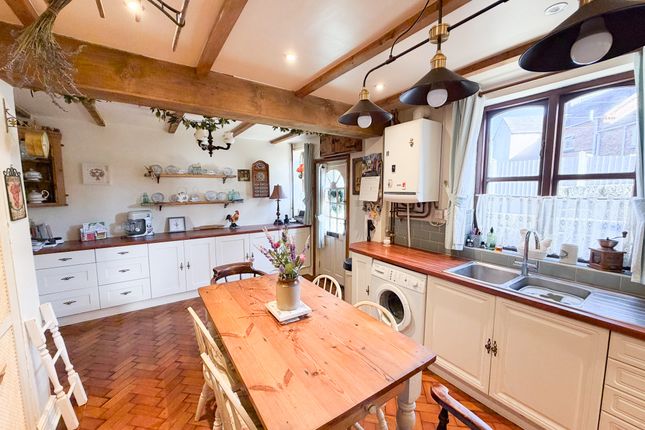 31, Adams Valley, Uttoxeter Road, Stoke-on-Trent photo 4