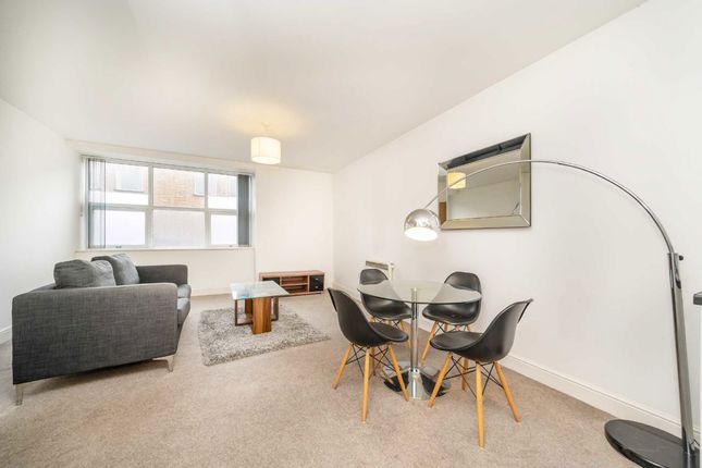 Flat 1, 21, Warple Way, London photo 3