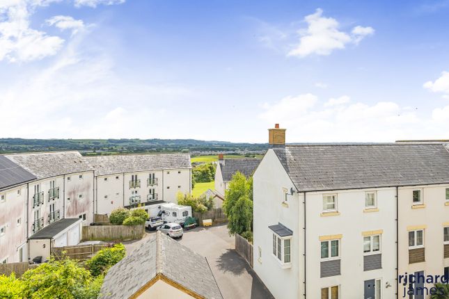 Thumbnail Flat for sale in Mistletoe Court, Old Town, Swindon, Wiltshire