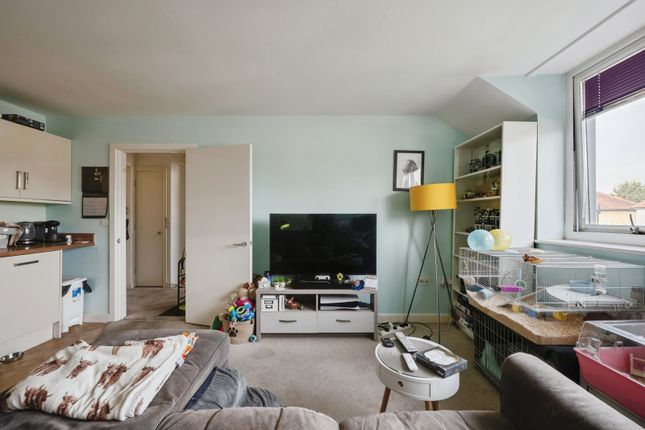 Flat 5, Coleridge Court, 139, Kingston Road, Surrey photo 4