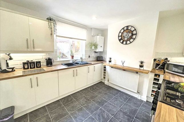 48, Central Avenue, Hucknall photo 3