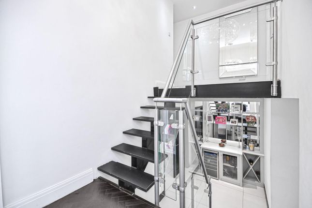 1 Woodstock Drive Landing (5).Jpg