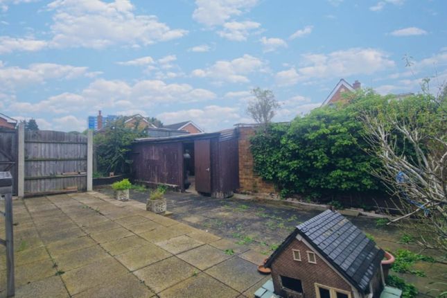 Semi-detached bungalow to rent in Onslow Road, Luton