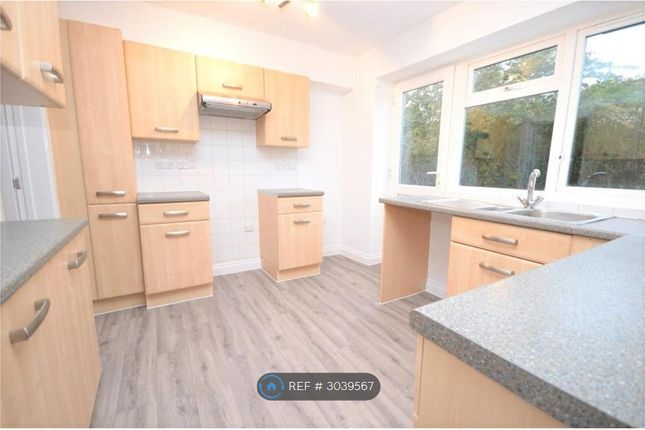 Beavers Crescent, Hounslow photo 2