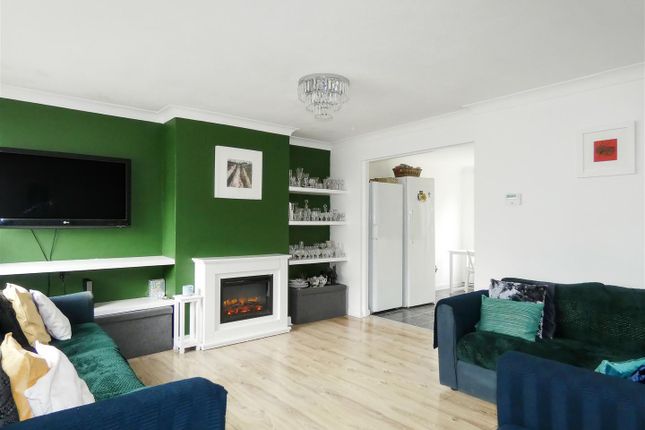 58, Mallon Dene, Rustington photo 3