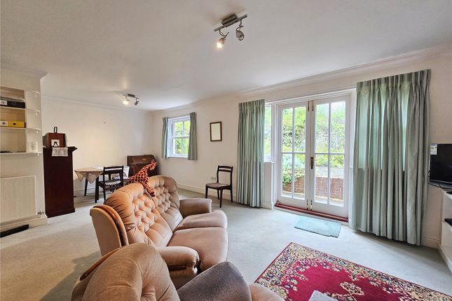 8, Egmont Mews, Midhurst photo 3