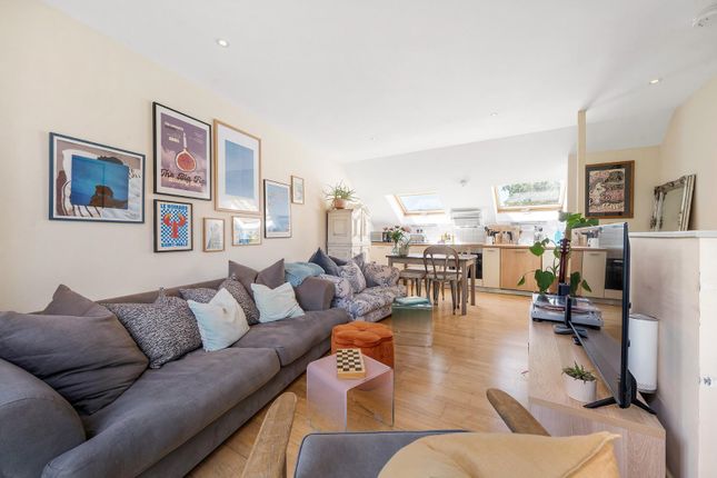 14, Dewey Lane, London photo 4
