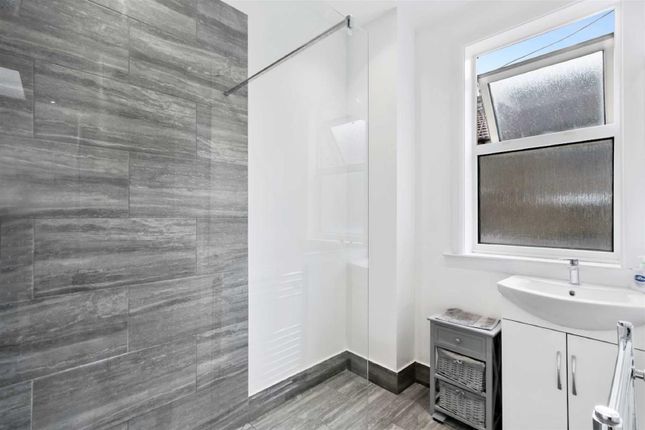 Flat for sale in Royston Road, Penge, London