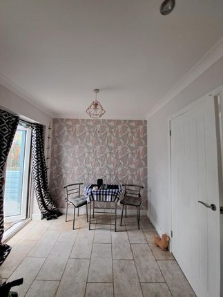 12, Coed Y Dderwen, Llanelli photo 4