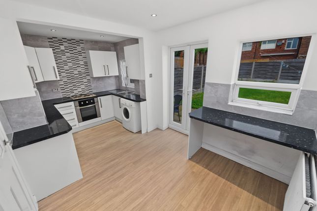 43 Deepdale Drive, Manchester photo 2