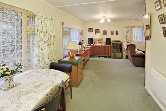 16 Woodpecker Way, Turners Hill Park, Crawley photo 3
