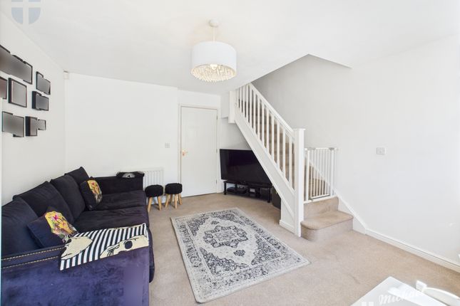85 Great Meadow Way, Aylesbury photo 2