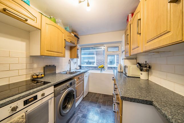 37b, Oakleigh Road, Hillingdon photo 2