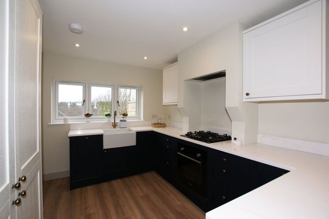 4, Wyntor Avenue, Matlock photo 2