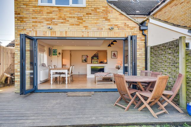 11, Birch Lane, Stock photo 4