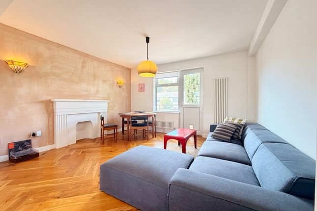 36 , Taymount Rise, London photo 2