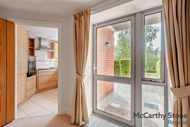 4 Corbett Court, The Brow, Burgess Hill photo 3