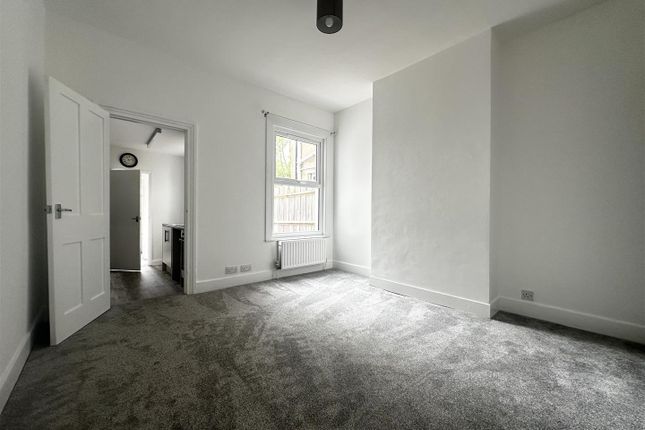 32, Five Ash Road, Gravesend photo 4