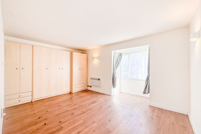 1 Gatting Close, Edgware photo 5