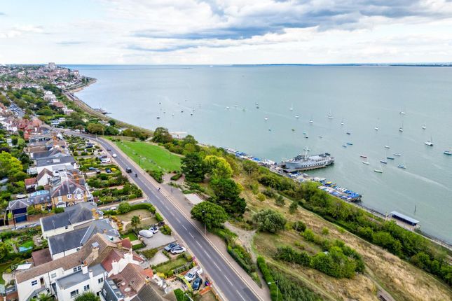 19, Cliff Parade, Leigh-On-Sea photo 2