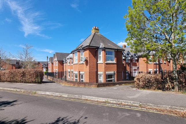 Thumbnail Flat to rent in Spire View, Salisbury