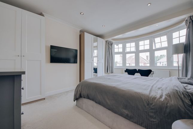 16 Wilcot Avenue, Watford photo 4