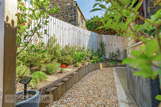 6, Kinders Mews, Saddleworth photo 3