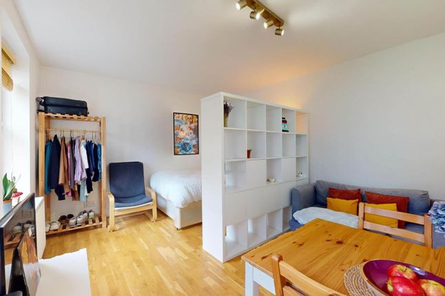 Studio flat on 4 Courtfield House, Baldwin`s Gardens, London, £380,000