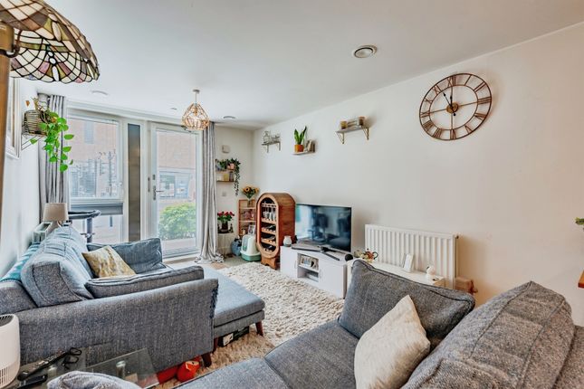 7, Marketfield Way, Redhill photo 2