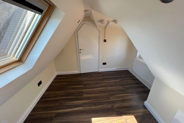 Thumbnail Flat to rent in Great Cambridge Road, London