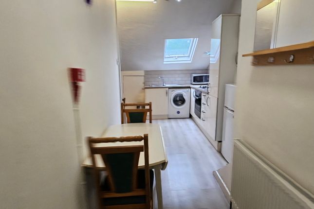 11, Fenella St, Manchester photo 4