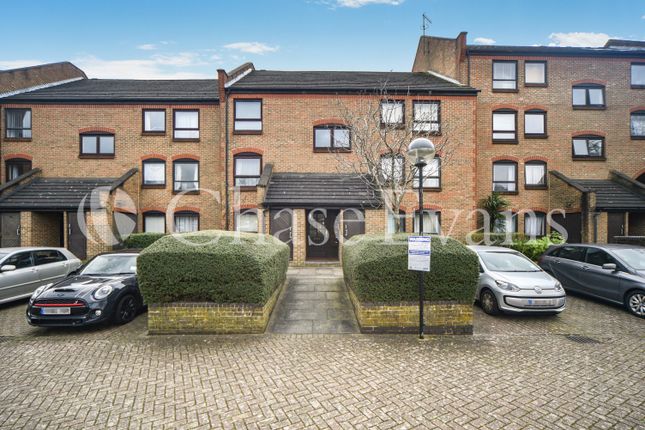 Flat for sale in Horseshoe Close, Isle Of Dogs, London
