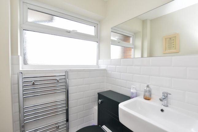 25, Honeywood Close, Hythe photo 4