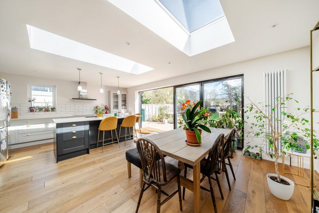 79, Hollies Avenue, West Byfleet photo 4