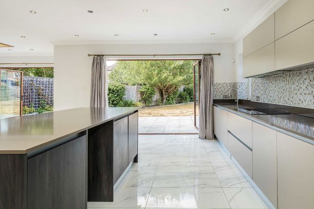 16, Saddlescombe Way, London photo 4