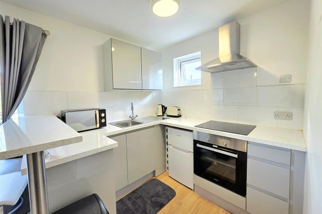 Hambledon Close, Uxbridge photo 4