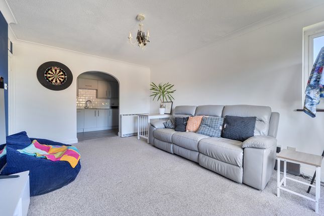 Flat 10, Conway Court,, Pinstone Way, Buckinghamshire photo 3