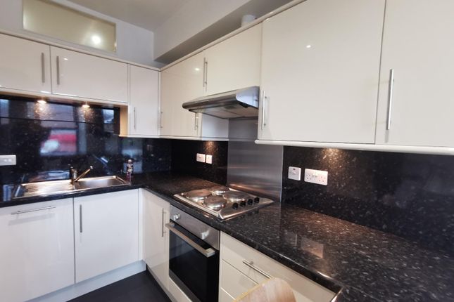 Flat 2 Bank House, 140, Kirkgate, West Yorkshire photo 3