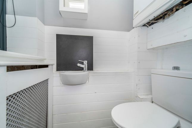 12, High Road, Uxbridge photo 4