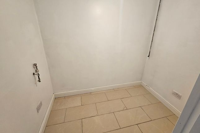 100A, Maidstone photo 5